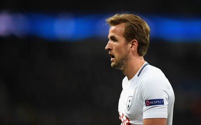 GOGO电竞独家-C罗助攻队友推射破门锁定胜局并拥抱庆祝胜利