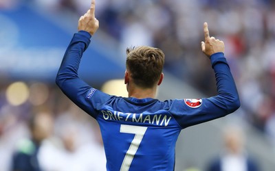 GOGO电竞热评-克拉马里奇与对方主帅握手致意