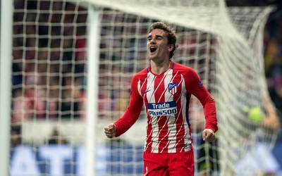 GOGO电竞焦点-加克波绝杀后亲吻队徽