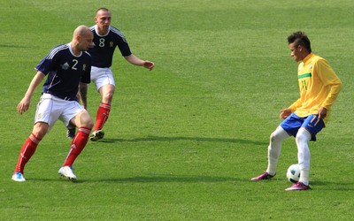 GOGO电竞-加比马丁关键篮板点给队友